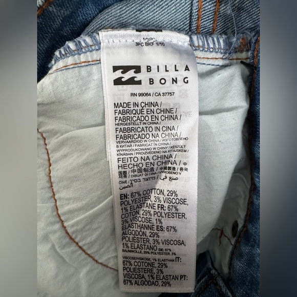 Billabong Blue Jean Shorts with Frayed Hem 🩵 - Picture 7 of 7